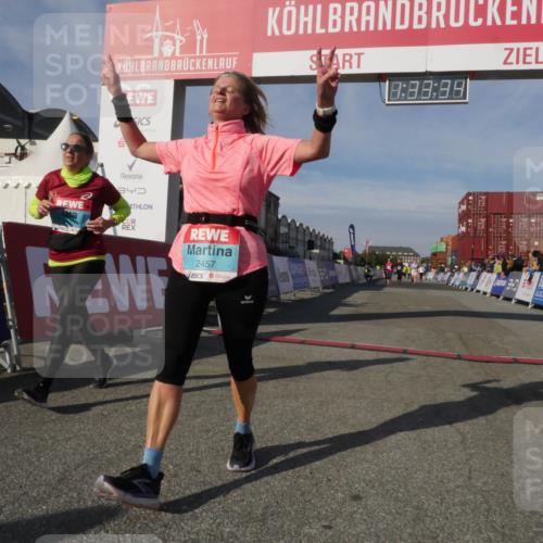 03.10.2025 - Köhlbrandbrückenlauf Matties Gatica Varas http://msf.ph/oto/9171013 03.10.2025 10:33:35 Ziel 3019 meine-sportfotos.de
