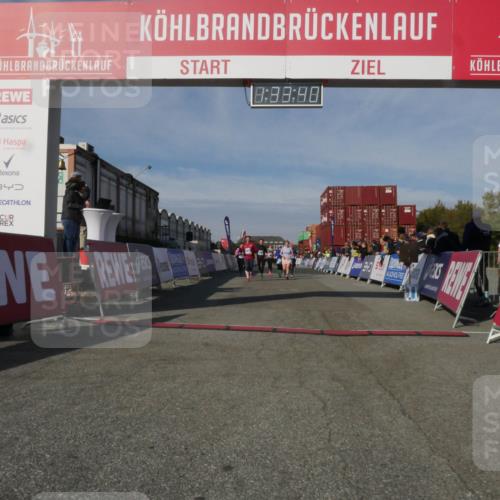 03.10.2025 - Köhlbrandbrückenlauf Matties Gatica Varas http://msf.ph/oto/9171015 03.10.2025 10:33:42 Ziel 1221, 2248, 2370, 2466, 2654, 2668, 3019, 3814 meine-sportfotos.de