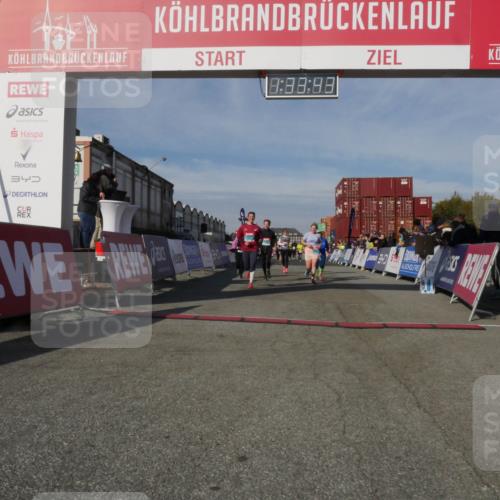03.10.2025 - Köhlbrandbrückenlauf Matties Gatica Varas http://msf.ph/oto/9171021 03.10.2025 10:33:45 Ziel 1221, 2175, 2211, 2248, 2370, 2466, 2654, 2668, 3019, 3814 meine-sportfotos.de