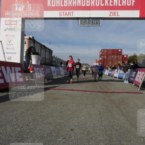 03.10.2025 - Köhlbrandbrückenlauf Matties Gatica Varas http://msf.ph/oto/9171023 03.10.2025 10:33:46 Ziel 1221, 1963, 2175, 2211, 2248, 2370, 2466, 2654, 2668, 2838, 3019, 3254, 3814 meine-sportfotos.de