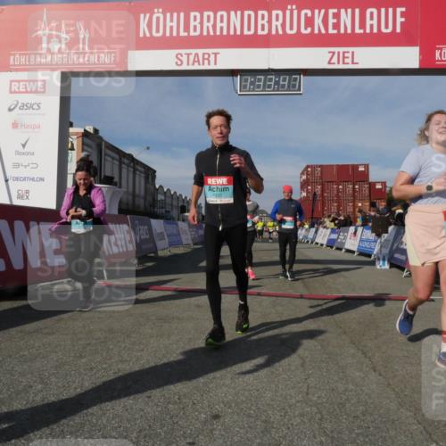 03.10.2025 - Köhlbrandbrückenlauf Matties Gatica Varas http://msf.ph/oto/9171030 03.10.2025 10:33:49 Ziel 1963, 2175, 2211, 2248, 2466, 2654, 2838, 3254 meine-sportfotos.de