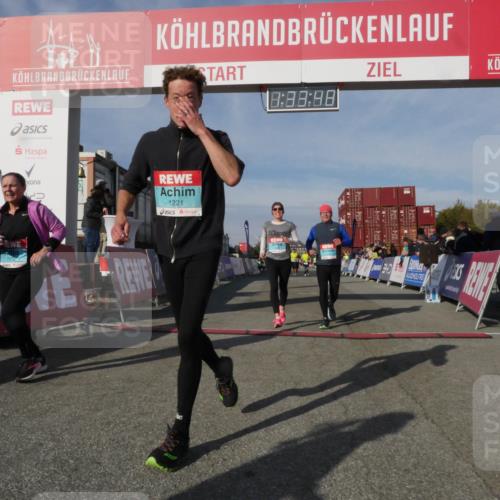 03.10.2025 - Köhlbrandbrückenlauf Matties Gatica Varas http://msf.ph/oto/9171031 03.10.2025 10:33:49 Ziel 1963, 2175, 2211, 2248, 2466, 2654, 2838, 3254 meine-sportfotos.de