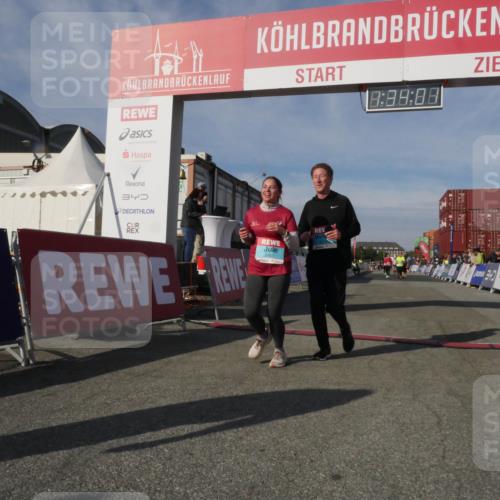 03.10.2025 - Köhlbrandbrückenlauf Matties Gatica Varas http://msf.ph/oto/9171059 03.10.2025 10:34:03 Ziel 1800, 3142, 3604 meine-sportfotos.de
