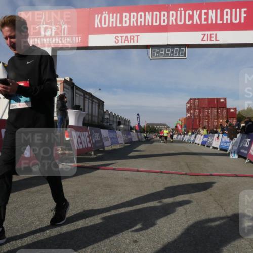 03.10.2025 - Köhlbrandbrückenlauf Matties Gatica Varas http://msf.ph/oto/9171062 03.10.2025 10:34:04 Ziel 1800, 3142, 3604 meine-sportfotos.de