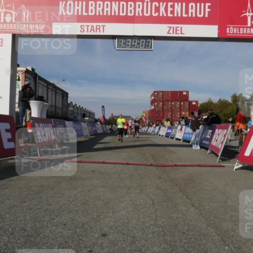 03.10.2025 - Köhlbrandbrückenlauf Matties Gatica Varas http://msf.ph/oto/9171064 03.10.2025 10:34:09 Ziel 1800, 1991, 2600, 2652, 3142, 3604 meine-sportfotos.de