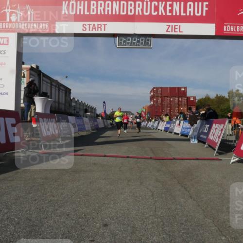 03.10.2025 - Köhlbrandbrückenlauf Matties Gatica Varas http://msf.ph/oto/9171065 03.10.2025 10:34:09 Ziel 1800, 1991, 2600, 2652, 3142, 3604 meine-sportfotos.de