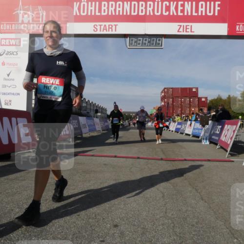 03.10.2025 - Köhlbrandbrückenlauf Matties Gatica Varas http://msf.ph/oto/9171079 03.10.2025 10:34:16 Ziel 1991, 2530, 2600, 2652 meine-sportfotos.de