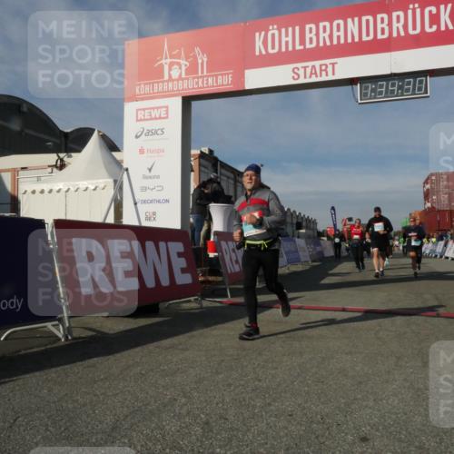 03.10.2025 - Köhlbrandbrückenlauf Matties Gatica Varas http://msf.ph/oto/9171105 03.10.2025 10:34:31 Ziel 1497, 1606, 2011, 2020, 2271, 2311, 2578, 3324 meine-sportfotos.de