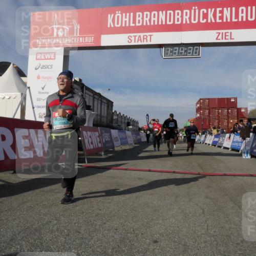03.10.2025 - Köhlbrandbrückenlauf Matties Gatica Varas http://msf.ph/oto/9171106 03.10.2025 10:34:32 Ziel 1497, 1606, 2011, 2020, 2271, 2311, 2578, 3324 meine-sportfotos.de