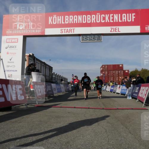 03.10.2025 - Köhlbrandbrückenlauf Matties Gatica Varas http://msf.ph/oto/9171107 03.10.2025 10:34:32 Ziel 1497, 1606, 2011, 2020, 2271, 2311, 2578, 3324 meine-sportfotos.de