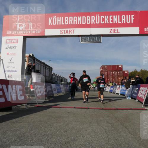 03.10.2025 - Köhlbrandbrückenlauf Matties Gatica Varas http://msf.ph/oto/9171109 03.10.2025 10:34:33 Ziel 1497, 1606, 2011, 2020, 2271, 2311, 2578, 3324 meine-sportfotos.de