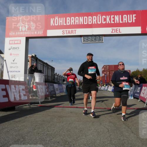 03.10.2025 - Köhlbrandbrückenlauf Matties Gatica Varas http://msf.ph/oto/9171113 03.10.2025 10:34:35 Ziel 2011, 2020, 2271, 2311, 2578, 3324 meine-sportfotos.de