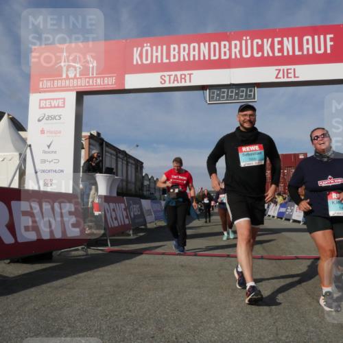 03.10.2025 - Köhlbrandbrückenlauf Matties Gatica Varas http://msf.ph/oto/9171114 03.10.2025 10:34:36 Ziel 2011, 2020, 2271, 2311, 3324, 3439, 3453 meine-sportfotos.de