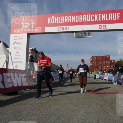 03.10.2025 - Köhlbrandbrückenlauf Matties Gatica Varas http://msf.ph/oto/9171117 03.10.2025 10:34:37 Ziel 2011, 2020, 2271, 2311, 3324, 3439, 3453 meine-sportfotos.de