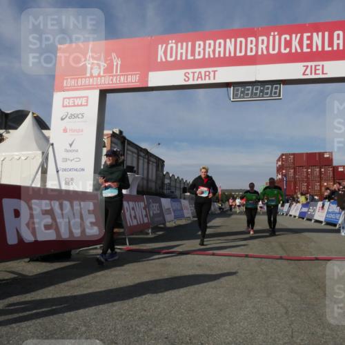 03.10.2025 - Köhlbrandbrückenlauf Matties Gatica Varas http://msf.ph/oto/9171123 03.10.2025 10:34:40 Ziel 2011, 2020, 3324, 3439, 3453 meine-sportfotos.de