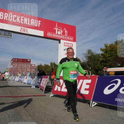 03.10.2025 - Köhlbrandbrückenlauf Matties Gatica Varas http://msf.ph/oto/9171132 03.10.2025 10:34:44 Ziel 1475, 1546, 1961, 2062, 2233, 3439, 3453 meine-sportfotos.de