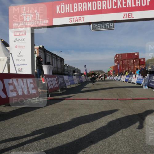 03.10.2025 - Köhlbrandbrückenlauf Matties Gatica Varas http://msf.ph/oto/9171151 03.10.2025 10:34:56 Ziel 2771, 3551, 3552, 3553 meine-sportfotos.de