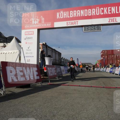 03.10.2025 - Köhlbrandbrückenlauf Matties Gatica Varas http://msf.ph/oto/9171157 03.10.2025 10:34:59 Ziel 2771, 3551, 3552, 3553, 3673 meine-sportfotos.de