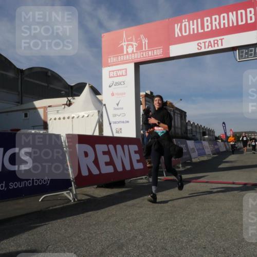 03.10.2025 - Köhlbrandbrückenlauf Matties Gatica Varas http://msf.ph/oto/9171160 03.10.2025 10:35:01 Ziel 3551, 3552, 3553, 3673 meine-sportfotos.de