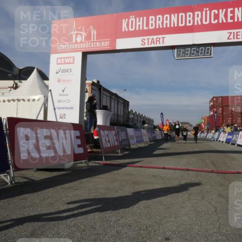 03.10.2025 - Köhlbrandbrückenlauf Matties Gatica Varas http://msf.ph/oto/9171162 03.10.2025 10:35:02 Ziel 3551, 3552, 3553, 3673 meine-sportfotos.de