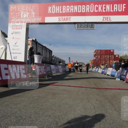 03.10.2025 - Köhlbrandbrückenlauf Matties Gatica Varas http://msf.ph/oto/9171164 03.10.2025 10:35:03 Ziel 3551, 3552, 3553, 3673 meine-sportfotos.de