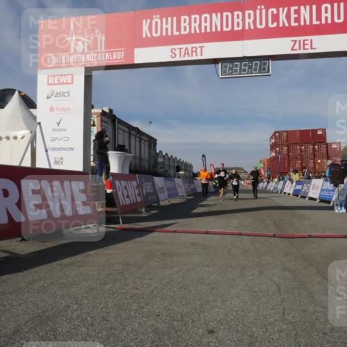 03.10.2025 - Köhlbrandbrückenlauf Matties Gatica Varas http://msf.ph/oto/9171165 03.10.2025 10:35:03 Ziel 3551, 3552, 3553, 3673 meine-sportfotos.de
