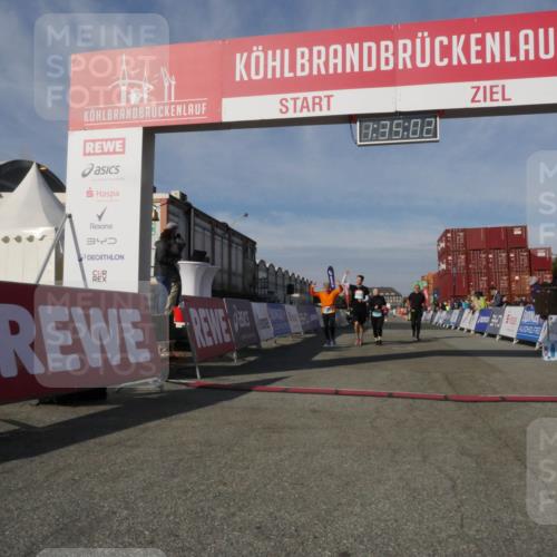 03.10.2025 - Köhlbrandbrückenlauf Matties Gatica Varas http://msf.ph/oto/9171167 03.10.2025 10:35:04 Ziel 3551, 3552, 3553, 3673 meine-sportfotos.de