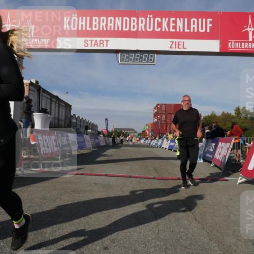 03.10.2025 - Köhlbrandbrückenlauf Matties Gatica Varas http://msf.ph/oto/9171179 03.10.2025 10:35:10 Ziel 1728, 1750, 3588, 3673 meine-sportfotos.de