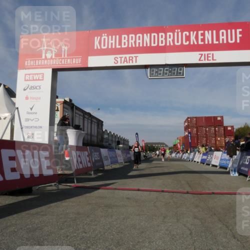 03.10.2025 - Köhlbrandbrückenlauf Matties Gatica Varas http://msf.ph/oto/9171180 03.10.2025 10:35:16 Ziel 1728, 1750, 2667, 3588 meine-sportfotos.de
