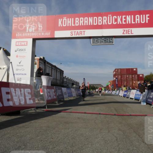 03.10.2025 - Köhlbrandbrückenlauf Matties Gatica Varas http://msf.ph/oto/9171181 03.10.2025 10:35:16 Ziel 1728, 1750, 2667, 3588 meine-sportfotos.de