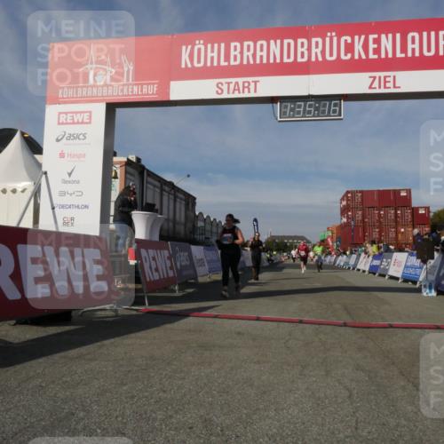 03.10.2025 - Köhlbrandbrückenlauf Matties Gatica Varas http://msf.ph/oto/9171185 03.10.2025 10:35:18 Ziel 1728, 1750, 2667, 3588 meine-sportfotos.de