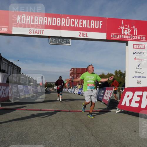 03.10.2025 - Köhlbrandbrückenlauf Matties Gatica Varas http://msf.ph/oto/9171195 03.10.2025 10:35:23 Ziel 2667 meine-sportfotos.de