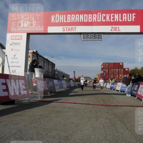 03.10.2025 - Köhlbrandbrückenlauf Matties Gatica Varas http://msf.ph/oto/9171206 03.10.2025 10:35:35 Ziel 2232, 2397, 2755, 2936, 2999, 3000, 3001 meine-sportfotos.de