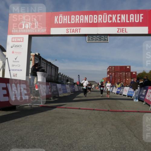 03.10.2025 - Köhlbrandbrückenlauf Matties Gatica Varas http://msf.ph/oto/9171208 03.10.2025 10:35:36 Ziel 2232, 2397, 2755, 2936, 2999, 3000, 3001 meine-sportfotos.de