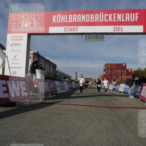 03.10.2025 - Köhlbrandbrückenlauf Matties Gatica Varas http://msf.ph/oto/9171209 03.10.2025 10:35:36 Ziel 2232, 2397, 2755, 2936, 2999, 3000, 3001 meine-sportfotos.de