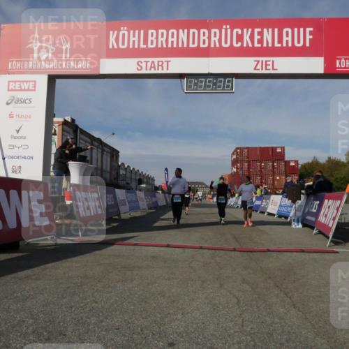 03.10.2025 - Köhlbrandbrückenlauf Matties Gatica Varas http://msf.ph/oto/9171212 03.10.2025 10:35:38 Ziel 2232, 2397, 2755, 2936, 2999, 3000, 3001 meine-sportfotos.de