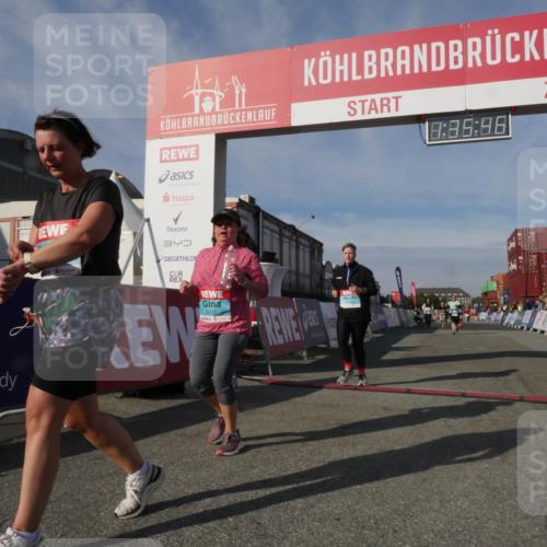 03.10.2025 - Köhlbrandbrückenlauf Matties Gatica Varas http://msf.ph/oto/9171233 03.10.2025 10:35:48 Ziel 1729, 2513, 2558, 2924 meine-sportfotos.de