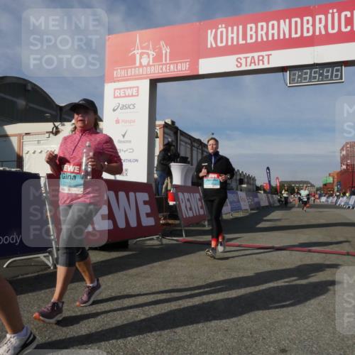 03.10.2025 - Köhlbrandbrückenlauf Matties Gatica Varas http://msf.ph/oto/9171234 03.10.2025 10:35:48 Ziel 1729, 2513, 2558, 2924 meine-sportfotos.de