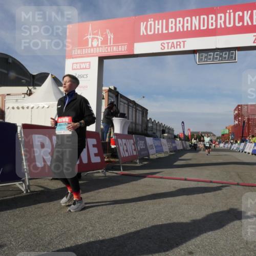 03.10.2025 - Köhlbrandbrückenlauf Matties Gatica Varas http://msf.ph/oto/9171236 03.10.2025 10:35:49 Ziel 1729, 2513, 2558, 2924 meine-sportfotos.de