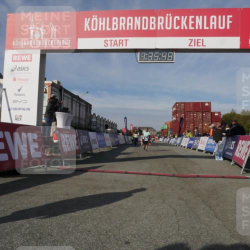 03.10.2025 - Köhlbrandbrückenlauf Matties Gatica Varas http://msf.ph/oto/9171238 03.10.2025 10:35:50 Ziel 1729, 2148, 2513, 2558, 2924 meine-sportfotos.de
