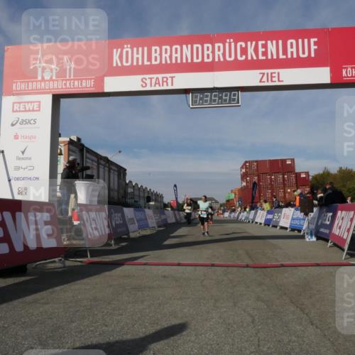 03.10.2025 - Köhlbrandbrückenlauf Matties Gatica Varas http://msf.ph/oto/9171240 03.10.2025 10:35:51 Ziel 1729, 2148, 2513, 2558, 2924 meine-sportfotos.de