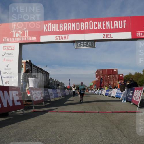 03.10.2025 - Köhlbrandbrückenlauf Matties Gatica Varas http://msf.ph/oto/9171242 03.10.2025 10:35:52 Ziel 1729, 2148, 2513, 2558, 2924 meine-sportfotos.de