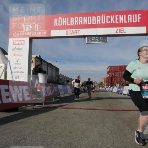 03.10.2025 - Köhlbrandbrückenlauf Matties Gatica Varas http://msf.ph/oto/9171249 03.10.2025 10:35:55 Ziel 1729, 2148, 2474, 2513, 2558 meine-sportfotos.de