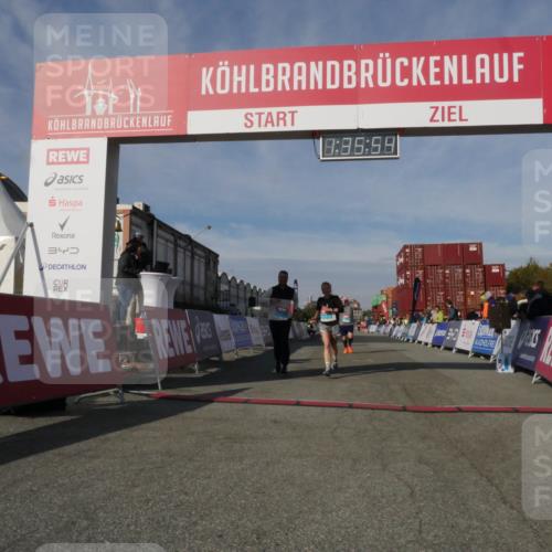 03.10.2025 - Köhlbrandbrückenlauf Matties Gatica Varas http://msf.ph/oto/9171250 03.10.2025 10:35:56 Ziel 1729, 2148, 2418, 2474, 2513, 2558 meine-sportfotos.de