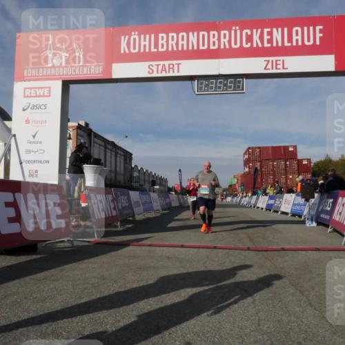 03.10.2025 - Köhlbrandbrückenlauf Matties Gatica Varas http://msf.ph/oto/9171257 03.10.2025 10:35:59 Ziel 2148, 2418, 2474, 2513 meine-sportfotos.de