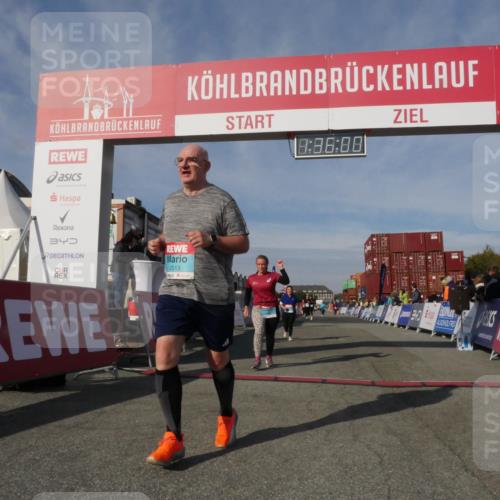 03.10.2025 - Köhlbrandbrückenlauf Matties Gatica Varas http://msf.ph/oto/9171262 03.10.2025 10:36:02 Ziel 2148, 2418, 2474, 3565, 3566 meine-sportfotos.de