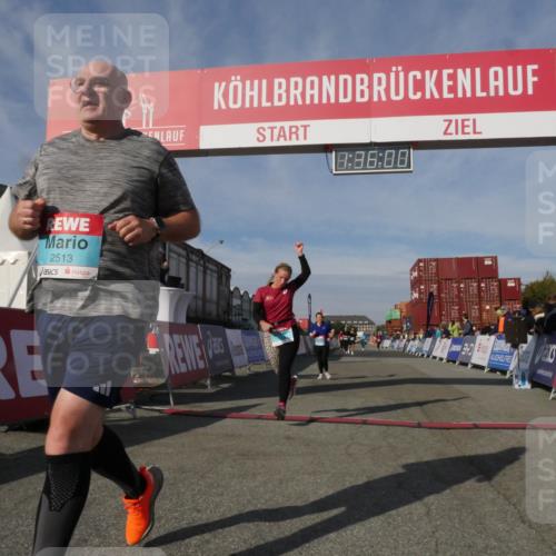 03.10.2025 - Köhlbrandbrückenlauf Matties Gatica Varas http://msf.ph/oto/9171263 03.10.2025 10:36:02 Ziel 2148, 2418, 2474, 3565, 3566 meine-sportfotos.de