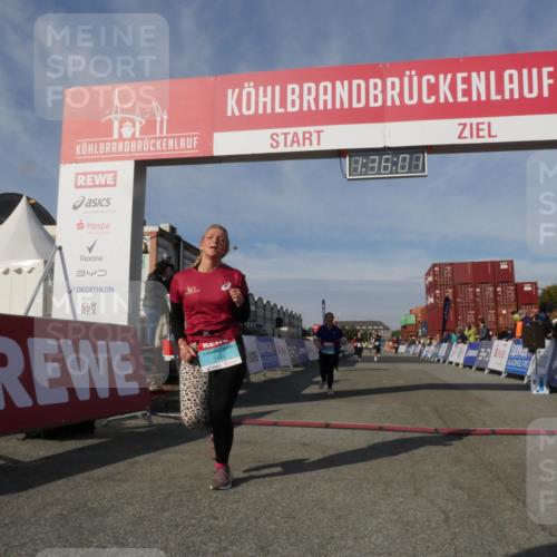 03.10.2025 - Köhlbrandbrückenlauf Matties Gatica Varas http://msf.ph/oto/9171265 03.10.2025 10:36:03 Ziel 2418, 2474, 3565, 3566 meine-sportfotos.de