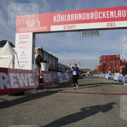 03.10.2025 - Köhlbrandbrückenlauf Matties Gatica Varas http://msf.ph/oto/9171267 03.10.2025 10:36:04 Ziel 2418, 2474, 3565, 3566 meine-sportfotos.de
