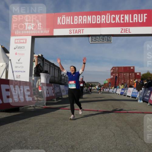 03.10.2025 - Köhlbrandbrückenlauf Matties Gatica Varas http://msf.ph/oto/9171270 03.10.2025 10:36:05 Ziel 2344, 2418, 2474, 3565, 3566 meine-sportfotos.de
